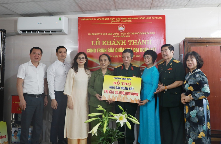 Khánh thành công trình sửa nhà Đại đoàn kết tại phường Điện Biên, Ba Đình- Ảnh 4.