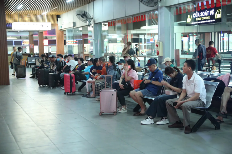 Bến xe Hà Nội sẵn sàng cho cao điểm dịp nghỉ lễ 30/4 và 1/5- Ảnh 1.