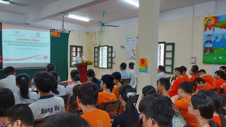 Khám sàng lọc và chẩn đoán tình trạng sức khỏe, bệnh tật cho học sinh Trường PTCS dân lập Dạy trẻ câm điếc Hà Nội- Ảnh 1.