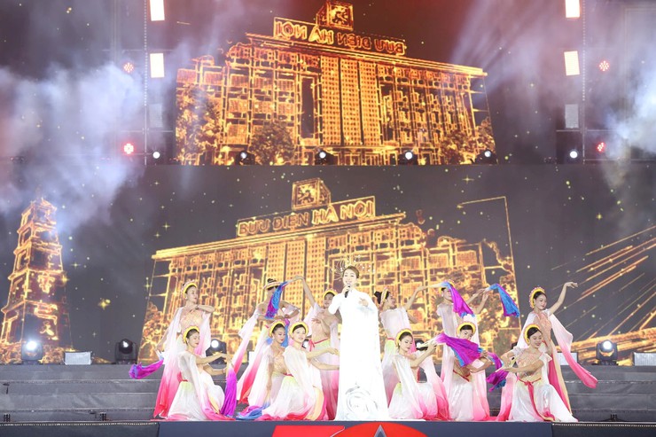 Hanoi plans art performances celebrating 50 years of national reunification- Ảnh 1.
