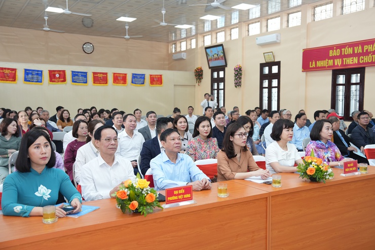 Long Biên: Phát huy giá trị di sản văn hóa phi vật thể các di tích thờ Linh Lang Đại Vương trên địa bàn- Ảnh 4.