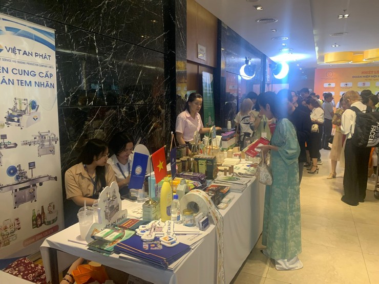 Tọa đàm “Kỷ nguyên mới - Kỷ nguyên vươn mình phát triển giàu mạnh, thịnh vượng của dân tộc”- Ảnh 5.
