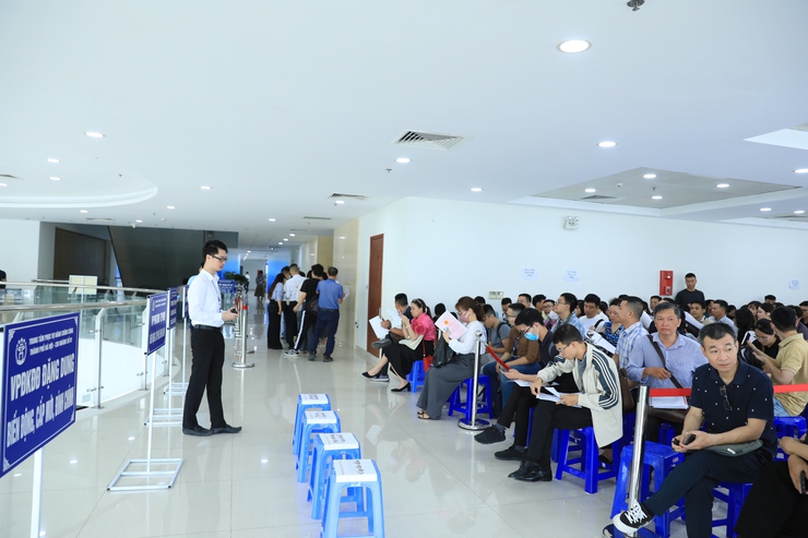Phân luồng hợp lý, sắp xếp khoa học: Giải pháp giảm áp lực trong tiếp nhận hồ sơ đất đai- Ảnh 1.