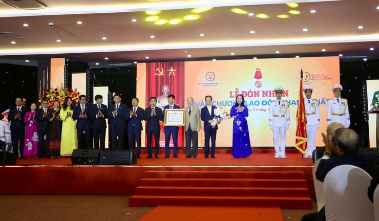 Hiệp hội Doanh nghiệp nhỏ và vừa thành phố Hà Nội đón nhận Huân chương Lao động hạng Nhất- Ảnh 1.