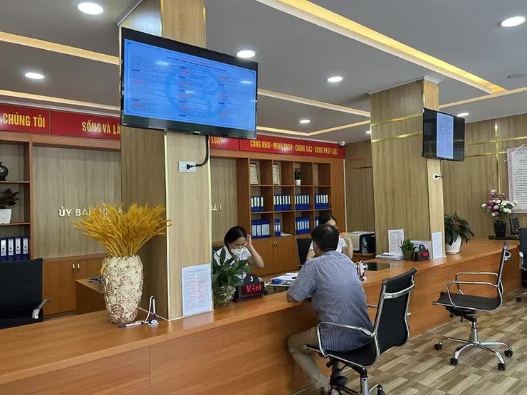 Hanoi eyes greater public satisfaction in administrative procedures- Ảnh 1.