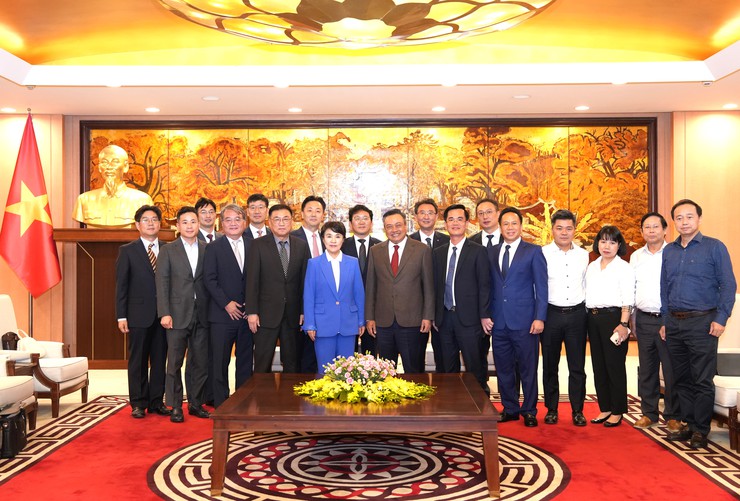 Hanoi Mayor receives Gyeonggin's delegation- Ảnh 2. Hanoi Mayor receives Gyeonggin's delegation- Ảnh 2.