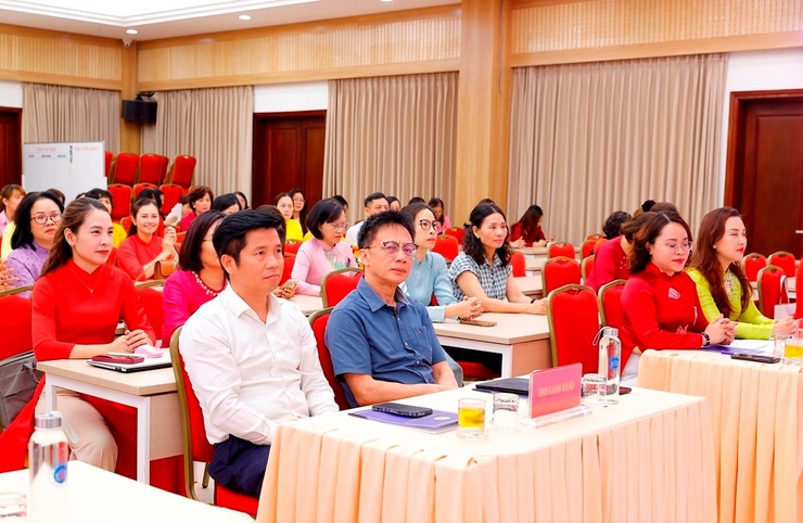 Tôn vinh những "ngọn lửa nghề" trong ngành Giáo dục Hoàn Kiếm - Hướng đến Thành phố học tập của UNESCO- Ảnh 1.