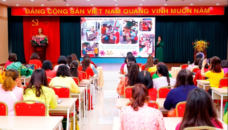 Tôn vinh những "ngọn lửa nghề" trong ngành Giáo dục Hoàn Kiếm - Hướng đến Thành phố học tập của UNESCO- Ảnh 2.