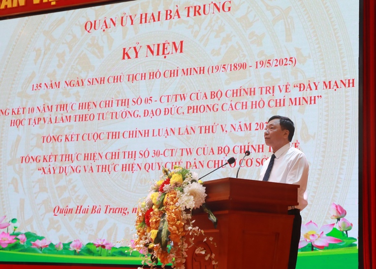 Quận Hai Bà Trưng: Khen thưởng nhiều tập thể, cá nhân thực hiện tốt Chỉ thị 05-CT/TW, trao giải Cuộc thi chính luận lần thứ 5- Ảnh 1.
