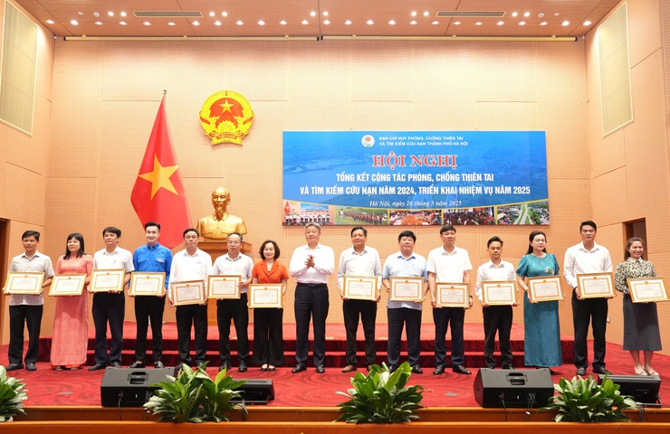 Thực hiện đồng bộ các giải pháp phòng, chống thiên tai nhằm tạo chuyển biến mạnh mẽ về nhận thức và hành động- Ảnh 5.
