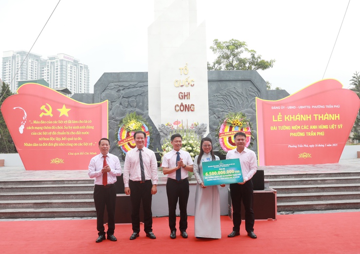 Quận Hoàng Mai: Khánh thành Đài tưởng niệm các anh hùng liệt sỹ phường Trần Phú- Ảnh 3.