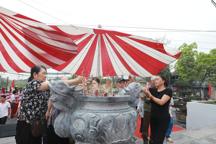 Quận Hoàng Mai: Khánh thành Đài tưởng niệm các anh hùng liệt sỹ phường Trần Phú- Ảnh 6.