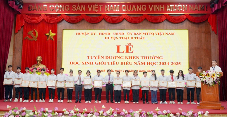 Thạch Thất tuyên dương học sinh giỏi tiêu biểu năm học 2024-2025- Ảnh 4.