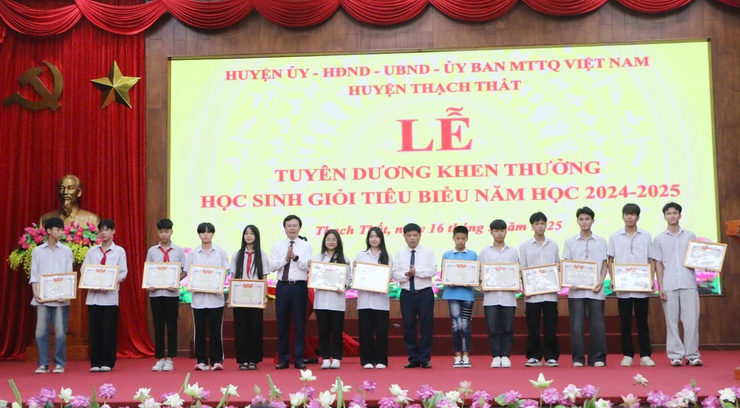 Thạch Thất tuyên dương học sinh giỏi tiêu biểu năm học 2024-2025- Ảnh 3.