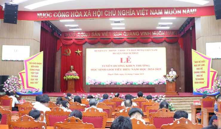 Thạch Thất tuyên dương học sinh giỏi tiêu biểu năm học 2024-2025- Ảnh 2.