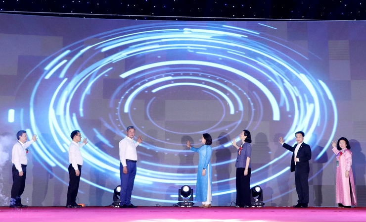 Khai mạc Ngày Phụ nữ Thủ đô ứng dụng công nghệ và đổi mới sáng tạo năm 2025- Ảnh 1.
