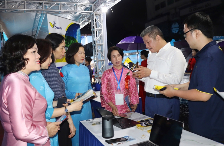 Khai mạc Ngày Phụ nữ Thủ đô ứng dụng công nghệ và đổi mới sáng tạo năm 2025- Ảnh 3.