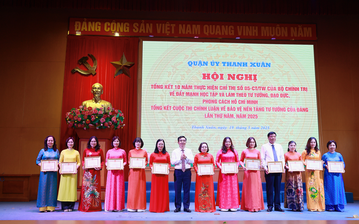 Quận Thanh Xuân tổng kết 10 năm thực hiện Chỉ thị số 05-CT/TƯ của Bộ Chính trị- Ảnh 4.