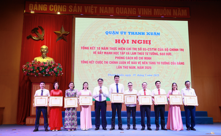 Quận Thanh Xuân tổng kết 10 năm thực hiện Chỉ thị số 05-CT/TƯ của Bộ Chính trị- Ảnh 3.