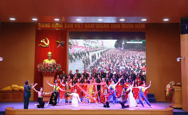 Quận Thanh Xuân tổng kết 10 năm thực hiện Chỉ thị số 05-CT/TƯ của Bộ Chính trị- Ảnh 1.