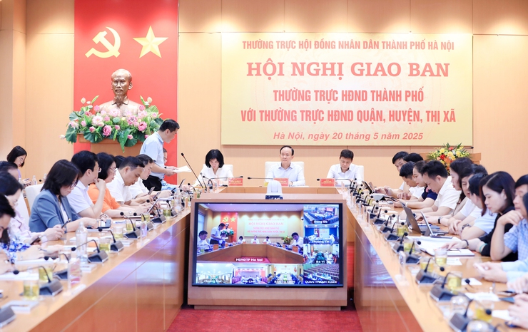 Thường trực HĐND thành phố Hà Nội giao ban với Thường trực HĐND quận, huyện, thị xã- Ảnh 1.