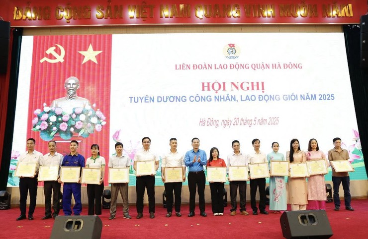 Hà Đông biểu dương công nhân, lao động giỏi học tập và làm theo tư tưởng, đạo đức, phong cách Hồ Chí Minh- Ảnh 1.