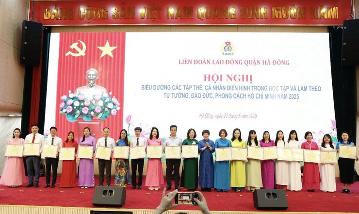 Hà Đông biểu dương công nhân, lao động giỏi học tập và làm theo tư tưởng, đạo đức, phong cách Hồ Chí Minh- Ảnh 2.