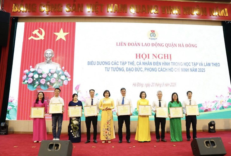 Hà Đông biểu dương công nhân, lao động giỏi học tập và làm theo tư tưởng, đạo đức, phong cách Hồ Chí Minh- Ảnh 4.