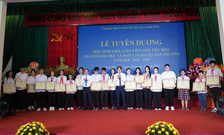 Đan Phượng: Những "ngôi sao tri thức" tỏa sáng năm học 2024-2025- Ảnh 1.