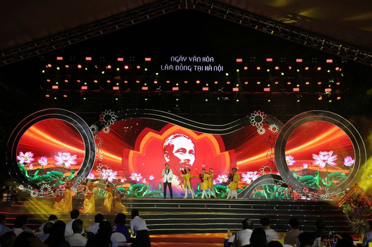 A glimpse of Lam Dong in Hanoi: cultural days celebrate highland heritage- Ảnh 1.