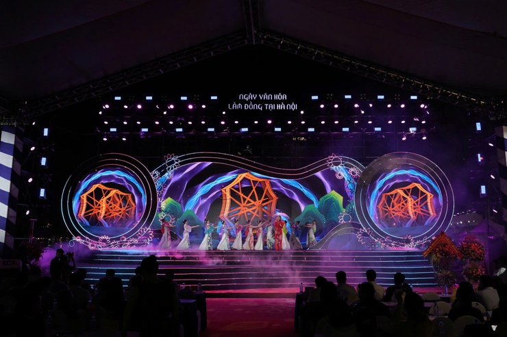 A glimpse of Lam Dong in Hanoi: cultural days celebrate highland heritage- Ảnh 3.