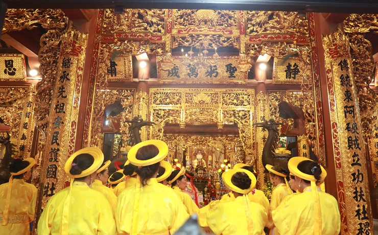 Lãnh đạo quận Hoàng Mai dâng hương tưởng nhớ Đức Thánh Trần Khát Chân- Ảnh 4.