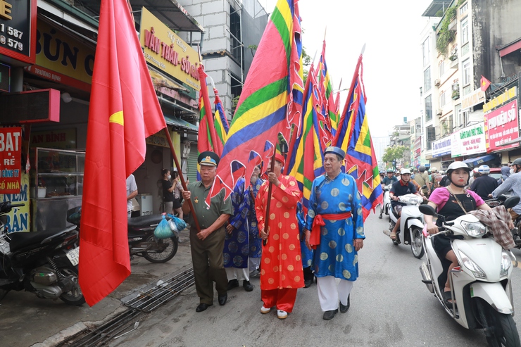 Lãnh đạo quận Hoàng Mai dâng hương tưởng nhớ Đức Thánh Trần Khát Chân- Ảnh 5.
