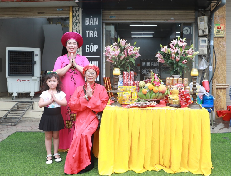 Lãnh đạo quận Hoàng Mai dâng hương tưởng nhớ Đức Thánh Trần Khát Chân- Ảnh 7.