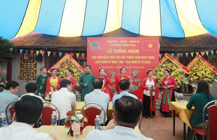 Lãnh đạo quận Hoàng Mai dâng hương tưởng nhớ Đức Thánh Trần Khát Chân- Ảnh 2.