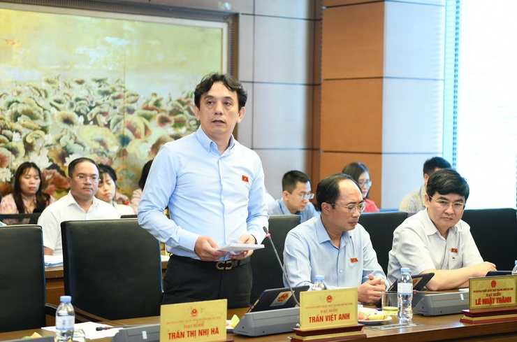 Đại biểu Quốc hội thảo luận tại tổ về các dự án luật, dự thảo nghị quyết- Ảnh 2.