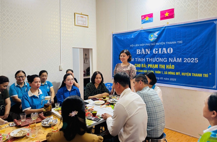 Hội LHPN Thanh Trì trao "Mái ấm tình thương" cho phụ nữ nghèo xã Đông Mỹ- Ảnh 2.
