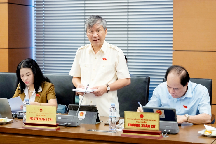 Đại biểu Quốc hội thảo luận về tình hình thực hiện kế hoạch phát triển kinh tế - xã hội và ngân sách nhà nước những tháng đầu năm 2025- Ảnh 4.