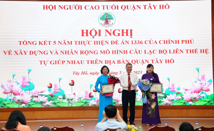 Quận Tây Hồ trang bị kỹ năng phòng chống lừa đảo cho người cao tuổi- Ảnh 2.