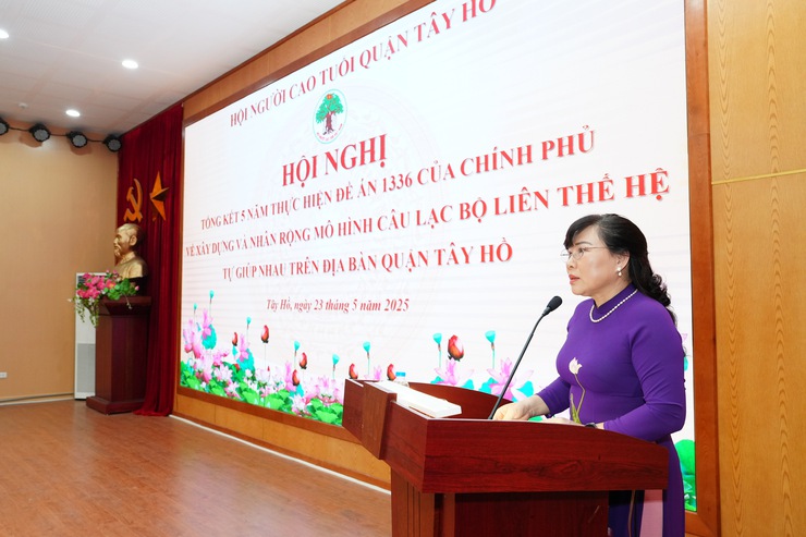 Quận Tây Hồ trang bị kỹ năng phòng chống lừa đảo cho người cao tuổi- Ảnh 1.
