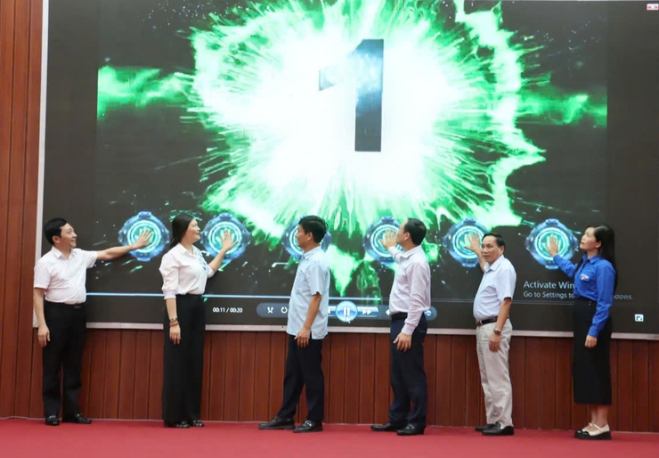 Phú Xuyên phát động "Bình dân học vụ số": Đưa AI đến từng ngõ, từng nhà- Ảnh 2.