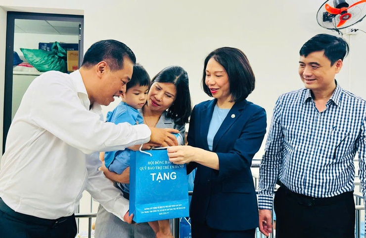 Phó Chủ tịch UBND Thành phố Vũ Thu Hà tới thăm các em nhỏ hoàn cảnh đặc biệt tại Trung tâm Bảo trợ xã hội 3- Ảnh 3.