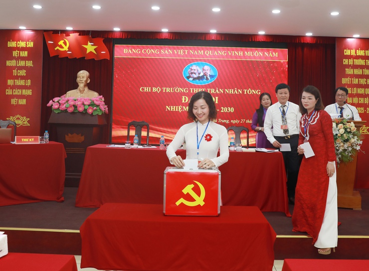 Quận Hai Bà Trưng: Đại hội điểm Chi bộ trường THPT Trần Nhân Tông, nhiệm kỳ 2025-2030- Ảnh 3.