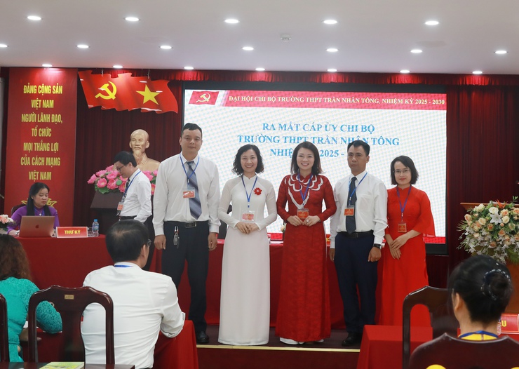 Quận Hai Bà Trưng: Đại hội điểm Chi bộ trường THPT Trần Nhân Tông, nhiệm kỳ 2025-2030- Ảnh 4.
