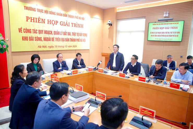 Tăng cường siết chặt quản lý đất đai, trật tự xây dựng khu vực bãi sông, ngoài đê- Ảnh 2.