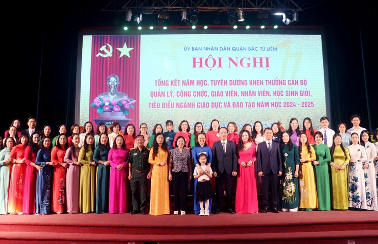 Quận Bắc từ Liêm tuyên dương giáo viên, học sinh giỏi, tiêu biểu ngành Giáo dục và Đào tạo năm học 2024 - 2025- Ảnh 6.