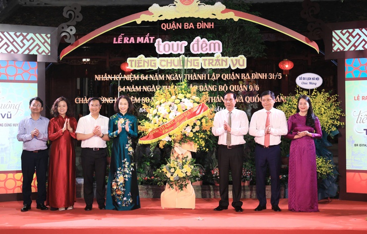 Hà Nội: Ra mắt sản phẩm du lịch tour đêm “Tiếng chuông Trấn Vũ”- Ảnh 1.