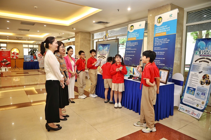Quận Hoàn Kiếm phát động phong trào “Bình dân học vụ số”: Hướng đến phổ cập kỹ năng số cho toàn dân- Ảnh 4.