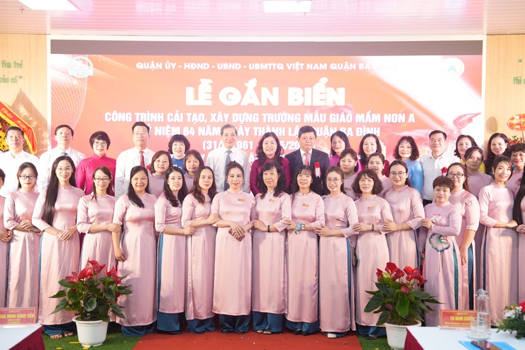 Ba Đình gắn biển công trình chào mừng kỷ niệm 64 năm Ngày thành lập quận- Ảnh 4.