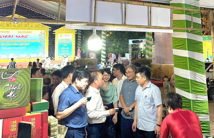 Khai mạc sự kiện giới thiệu sản phẩm OCOP gắn với văn hóa các tỉnh Đồng bằng sông Hồng- Ảnh 1.
